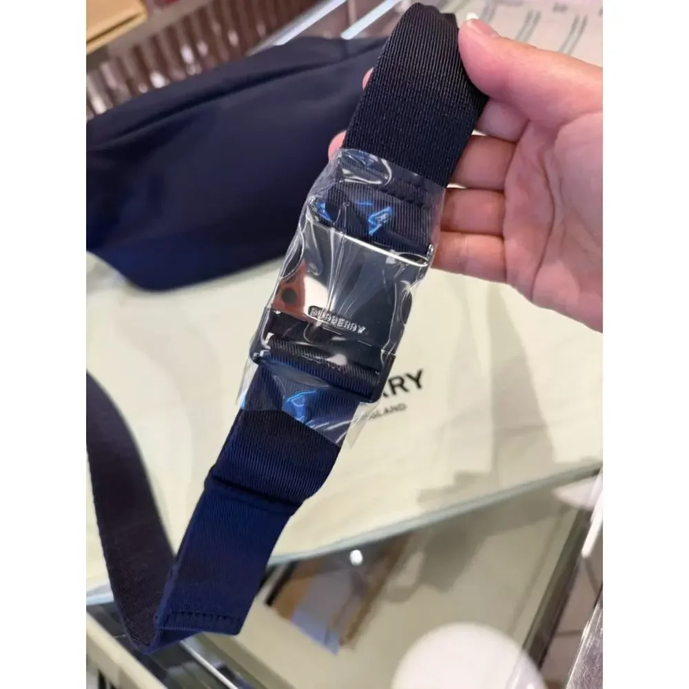 Burberry Navy Zip bum bag New - Picture 6 of 8